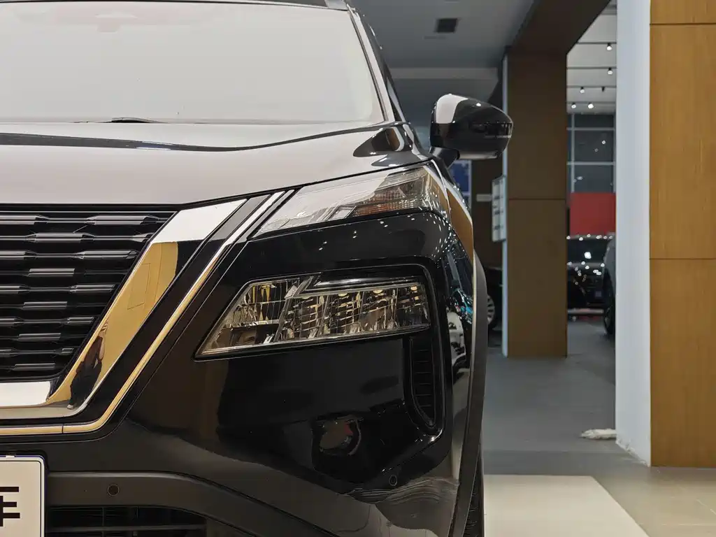Nissan Nissan X-Trail 2021 VC-Turbo 300 CVT 2WD Luxury Edition 2023 - thumbnail 2