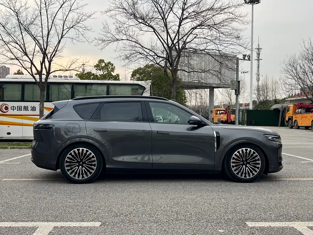 Lantu Automobile Lantu FREE 2025 FREE+ AWD Qiankun Edition 2025 - thumbnail 4