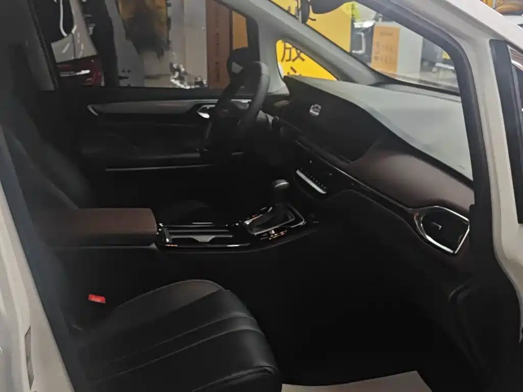 GAC Trumpchi GAC Trumpchi M6 2023 PRO 270T DCT Luxury Edition 2024 - thumbnail 9