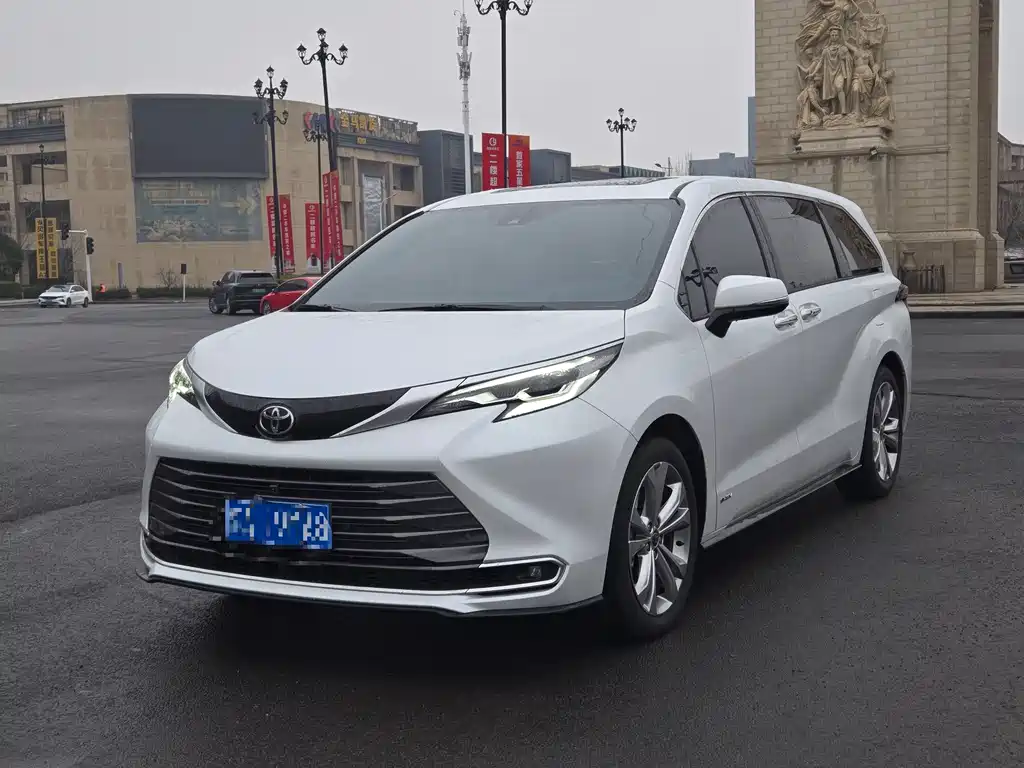 Toyota Toyota Sienna 2024 2.5L Hybrid Premium Elite Edition 2025 - thumbnail 2
