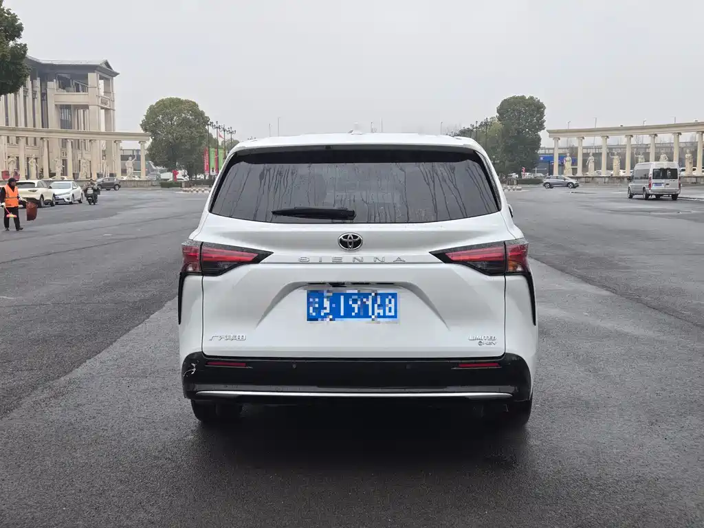 Toyota Toyota Sienna 2024 2.5L Hybrid Premium Elite Edition 2025 - thumbnail 3