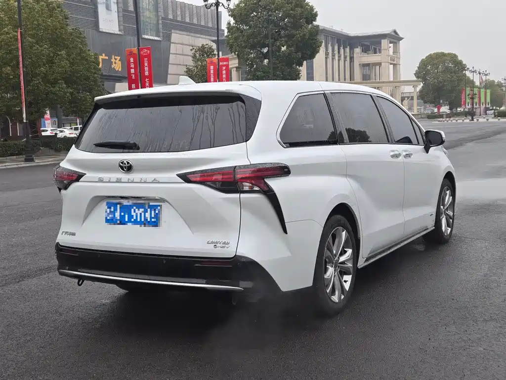 Toyota Toyota Sienna 2024 2.5L Hybrid Premium Elite Edition 2025 - thumbnail 4