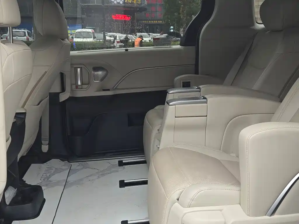 Toyota Toyota Sienna 2024 2.5L Hybrid Premium Elite Edition 2025 - thumbnail 6