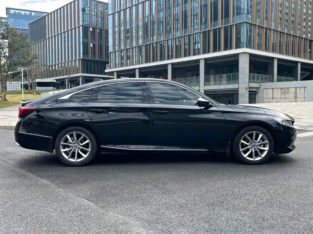 Honda Honda Accord 2022 260TURBO Luxury Edition 2023 - thumbnail 4