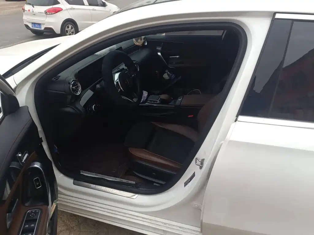 Mercedes-Benz Mercedes-Benz A-Class 2021 A 200 L Sport Sedan Fashion Edition 2021 - thumbnail 2