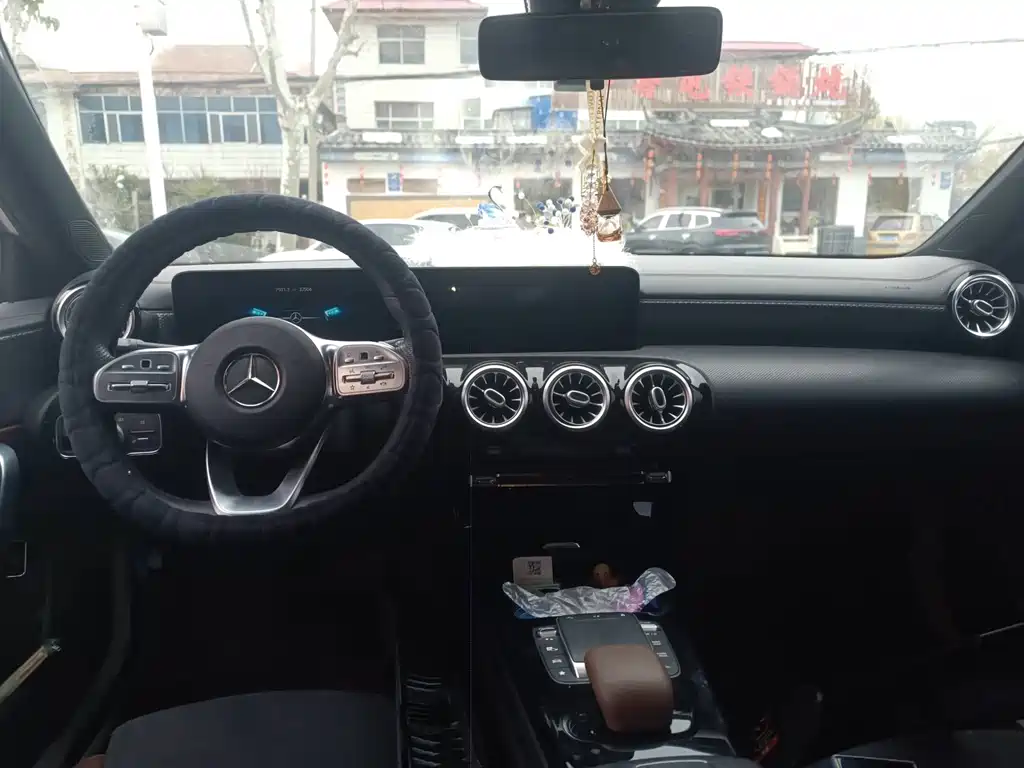 Mercedes-Benz Mercedes-Benz A-Class 2021 A 200 L Sport Sedan Fashion Edition 2021 - thumbnail 3