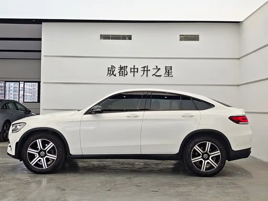 Mercedes-Benz Mercedes-Benz GLC Coupe 2022 GLC 260 4MATIC Coupé SUV 2022 - thumbnail 4