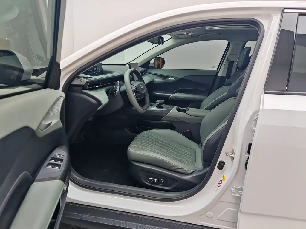 Changan Yida 2023 Blue Whale NE 1.5T GDI DCT Navigator Edition 2023 - thumbnail 14