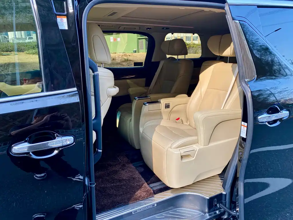 Toyota Alphard 2021 Model Hybrid 2.5L Luxury Version 2021 - thumbnail 10