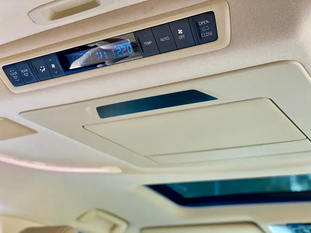 Toyota Alphard 2021 Model Hybrid 2.5L Luxury Version 2021 - thumbnail 20
