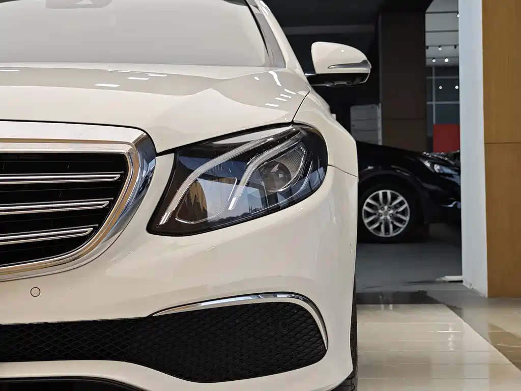Mercedes-Benz Mercedes-Benz E-Class 2016 E 300 L Fashion Edition 2017 - thumbnail 2