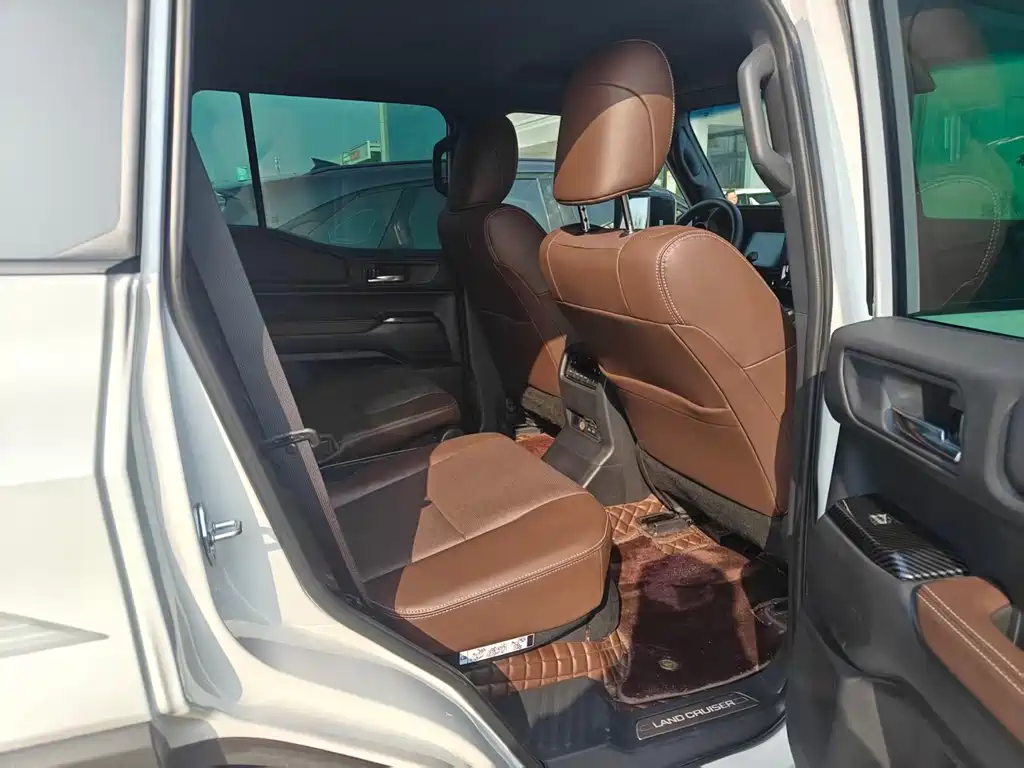 Toyota Prado 2024 2.4T Wild WX 6-seater 2024 - thumbnail 6