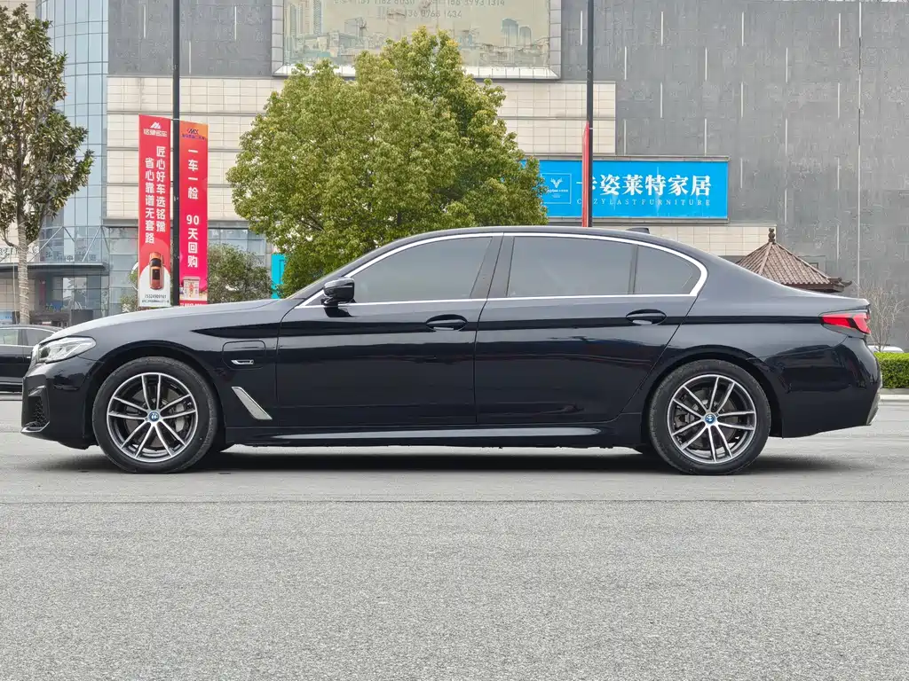 BMW BMW 5 Series New Energy 2022 Model Year Facelift 535Le Pioneer Edition M Sport Package 2022 - thumbnail 7