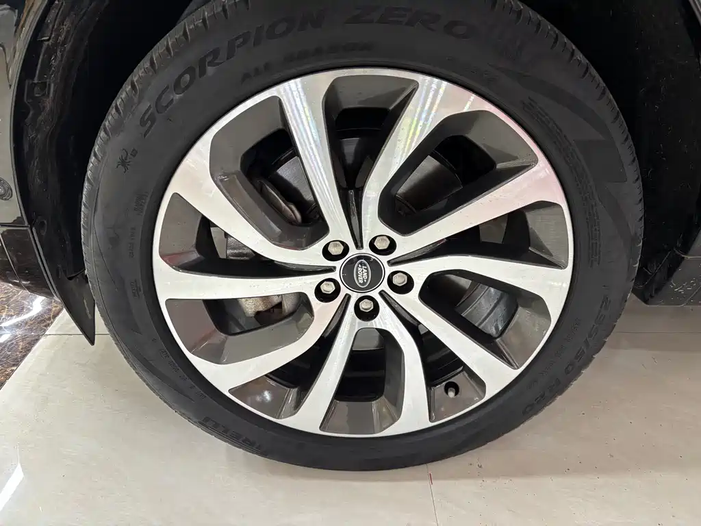Land Rover Discovery Sport 2021 249PS R-Dynamic HSE Luxury Customized Edition 2021 - thumbnail 4