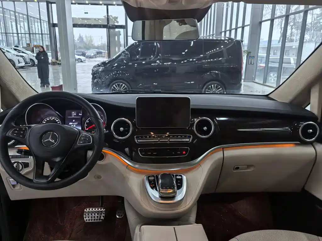 Mercedes-Benz Mercedes-Benz V-Class 2018 V 260 Exclusive Edition Euro VI 2020 - thumbnail 8