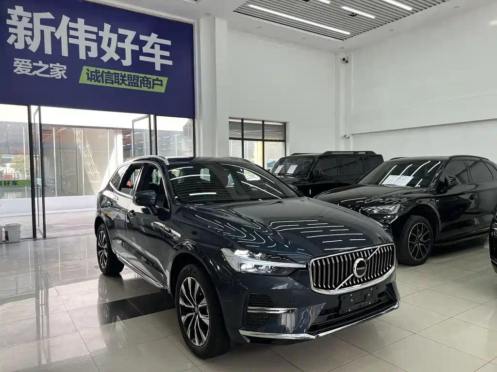 Volvo Volvo XC60 2025 B5 AWD Intelligent Luxury Edition 2025 - thumbnail 3