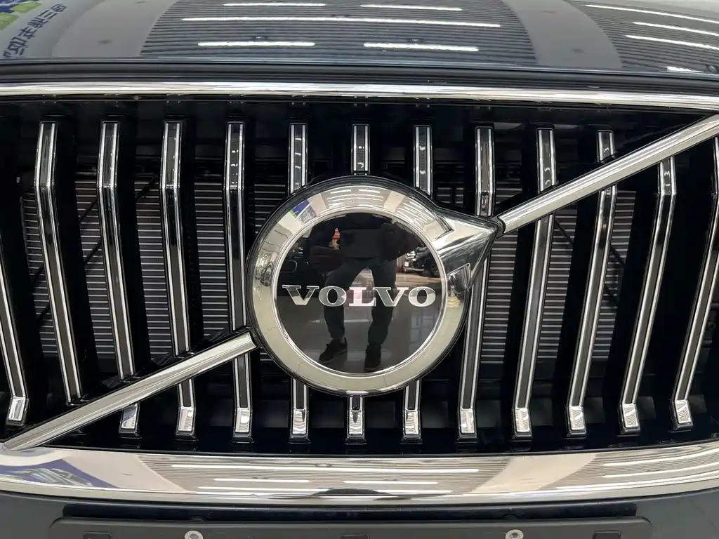 Volvo Volvo XC60 2025 B5 AWD Intelligent Luxury Edition 2025 - thumbnail 5