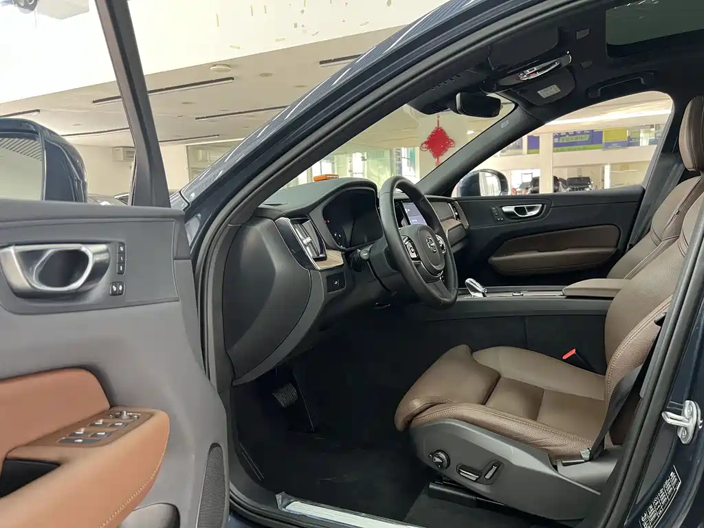 Volvo Volvo XC60 2025 B5 AWD Intelligent Luxury Edition 2025 - thumbnail 7