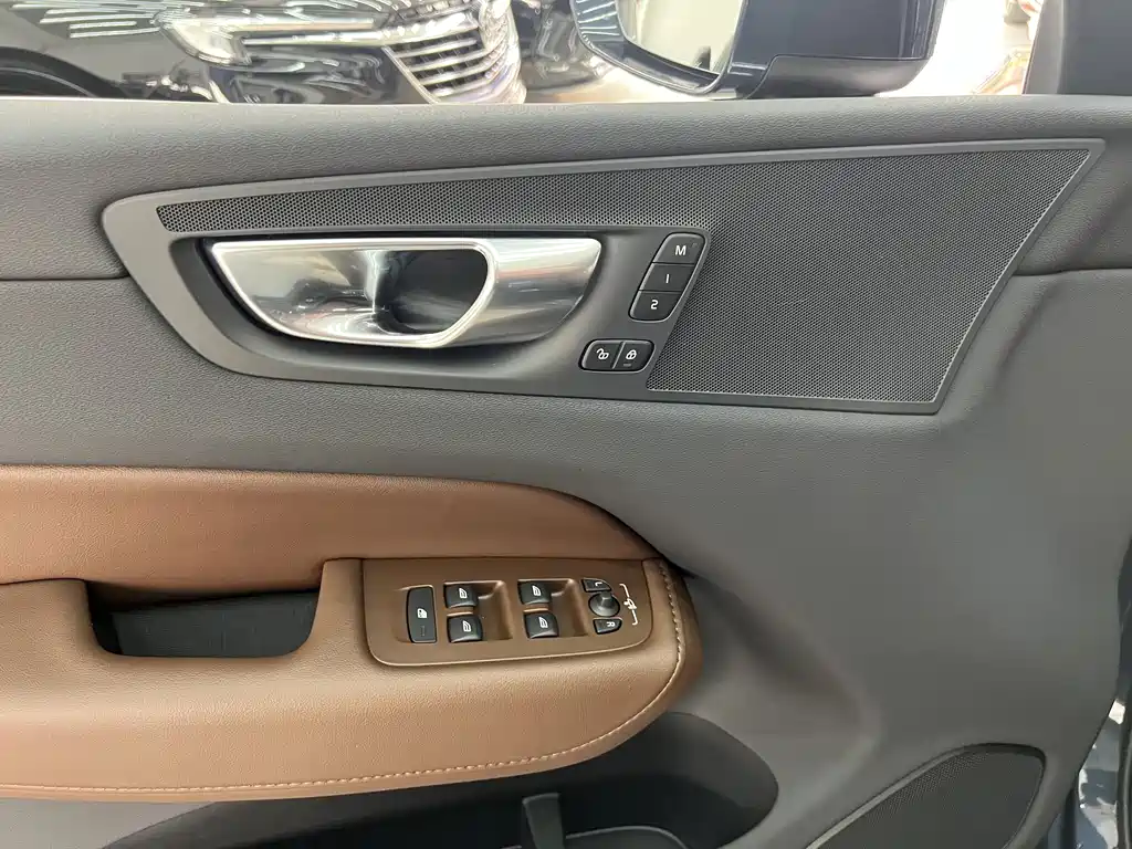 Volvo Volvo XC60 2025 B5 AWD Intelligent Luxury Edition 2025 - thumbnail 8