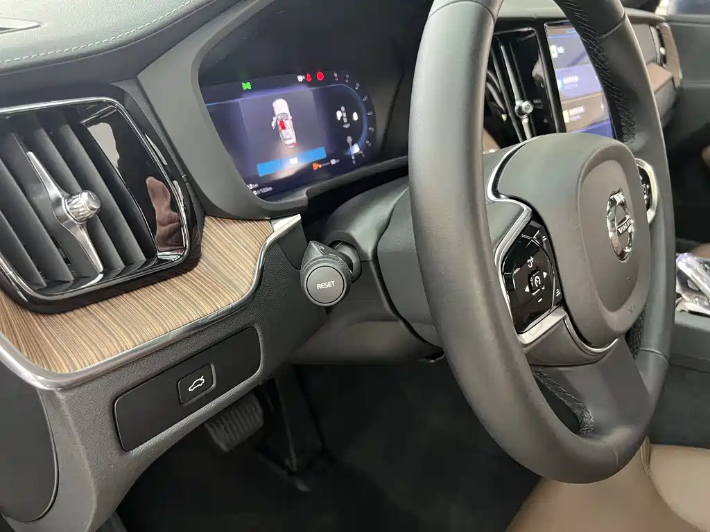 Volvo Volvo XC60 2025 B5 AWD Intelligent Luxury Edition 2025 - thumbnail 10
