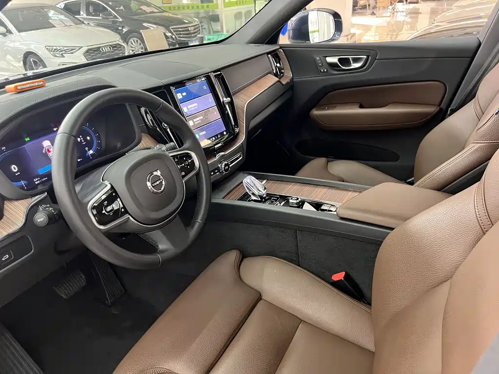 Volvo Volvo XC60 2025 B5 AWD Intelligent Luxury Edition 2025 - thumbnail 11