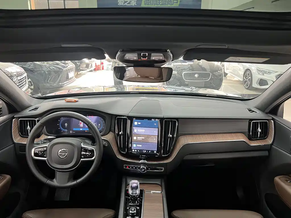 Volvo Volvo XC60 2025 B5 AWD Intelligent Luxury Edition 2025 - thumbnail 15