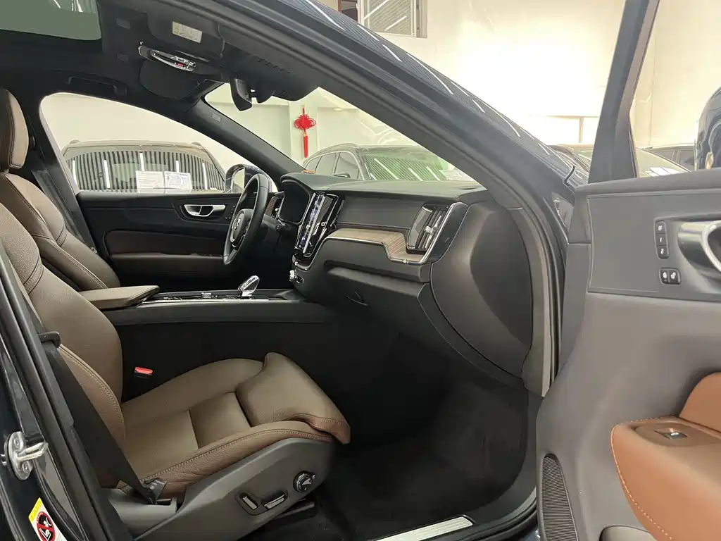 Volvo Volvo XC60 2025 B5 AWD Intelligent Luxury Edition 2025 - thumbnail 16