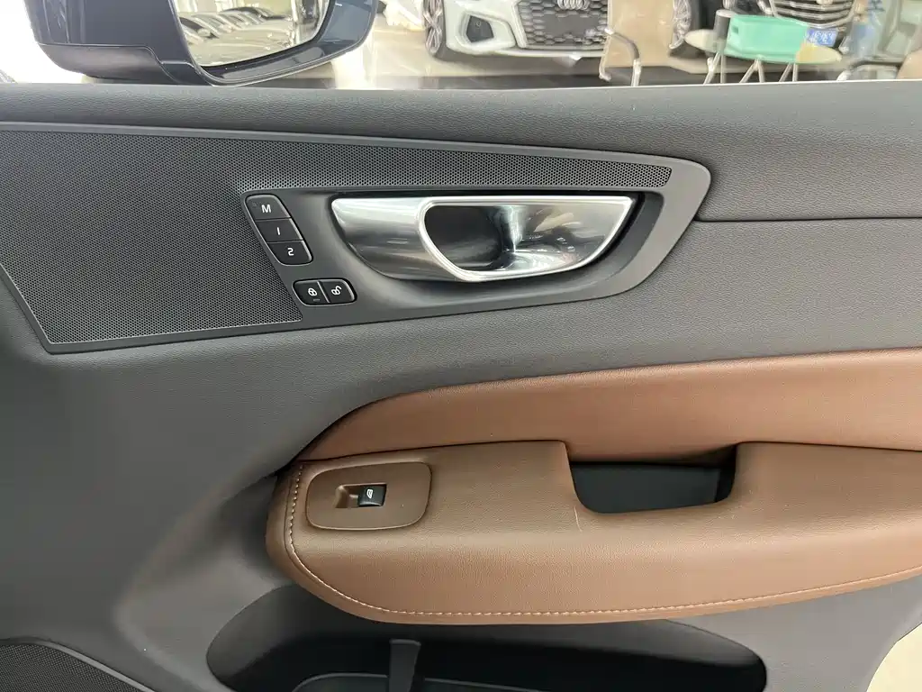 Volvo Volvo XC60 2025 B5 AWD Intelligent Luxury Edition 2025 - thumbnail 17