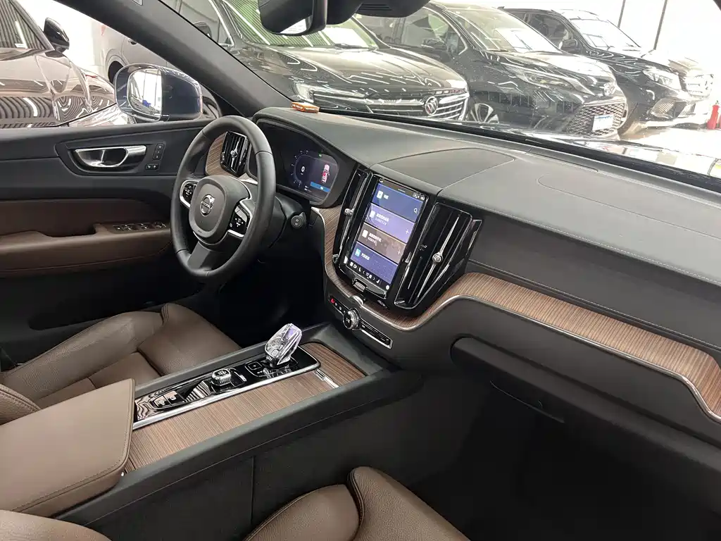 Volvo Volvo XC60 2025 B5 AWD Intelligent Luxury Edition 2025 - thumbnail 19