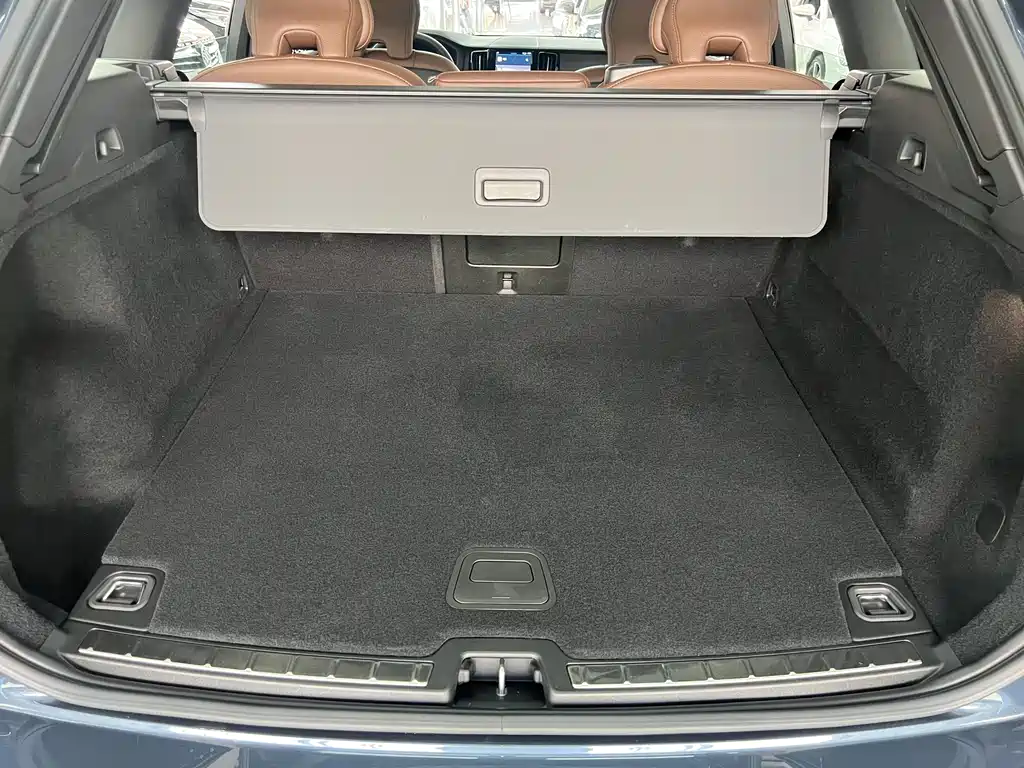 Volvo Volvo XC60 2025 B5 AWD Intelligent Luxury Edition 2025 - thumbnail 30