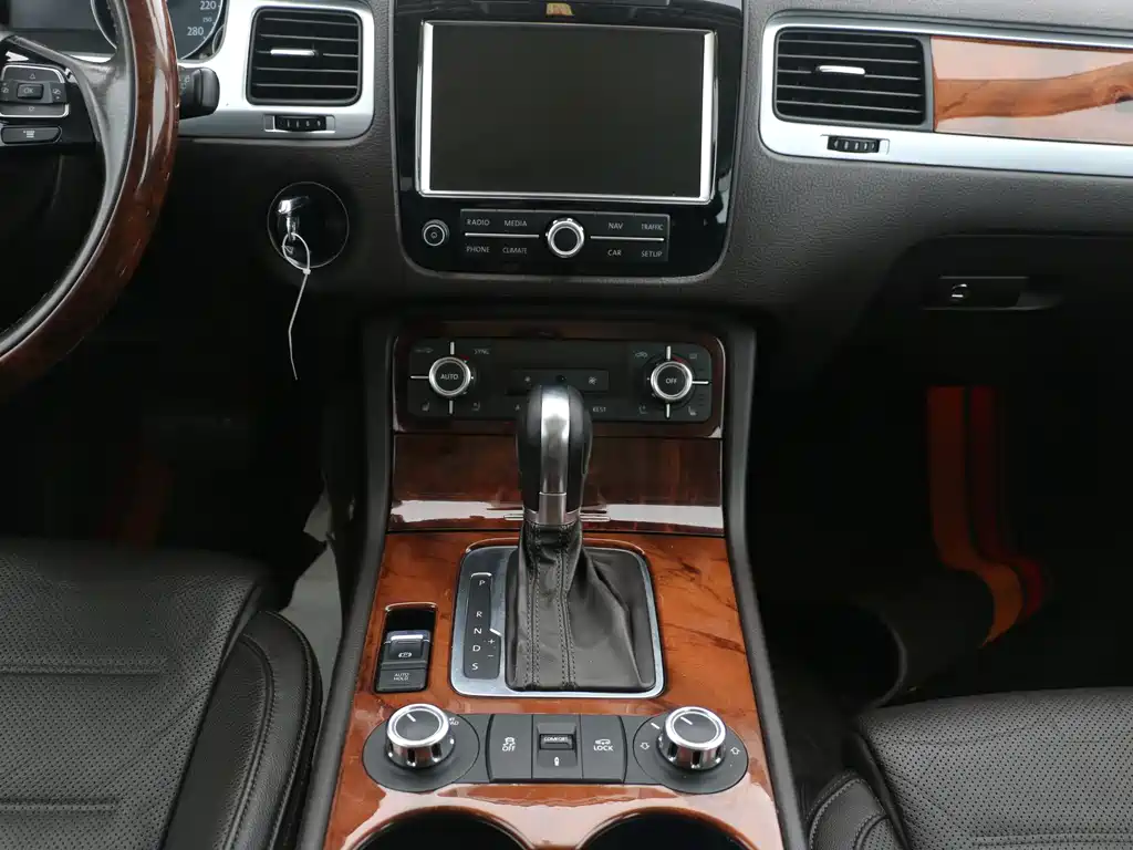 Volkswagen Volkswagen Touareg 2011 3.0 TSI Comfort Line 2012 - thumbnail 10