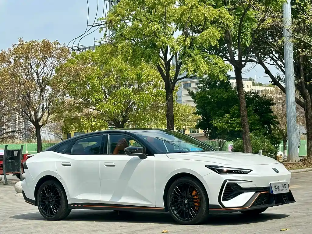 Changan Changan UNI-V 2025 Third Generation 2.0T Dynamic Edition 2026 - thumbnail 3