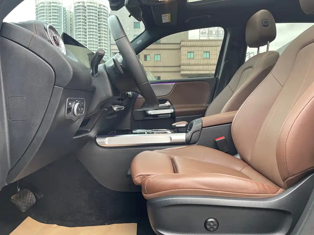 Mercedes-Benz Mercedes-Benz GLB 2023 GLB 220 Dynamic 2023 - thumbnail 4