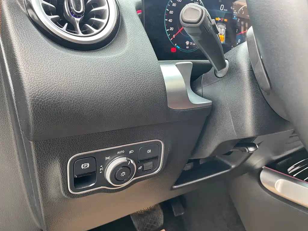 Mercedes-Benz Mercedes-Benz GLB 2023 GLB 220 Dynamic 2023 - thumbnail 24