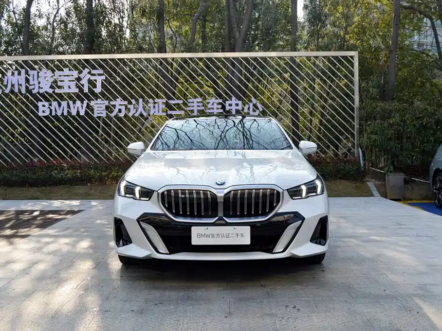 BMW BMW 5 Series 2025 530Li Premium M Sport Package 2025 - thumbnail 2