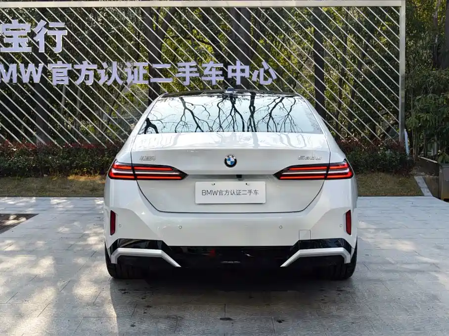 BMW BMW 5 Series 2025 530Li Premium M Sport Package 2025 - thumbnail 3