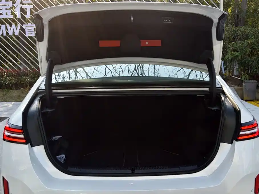 BMW BMW 5 Series 2025 530Li Premium M Sport Package 2025 - thumbnail 8
