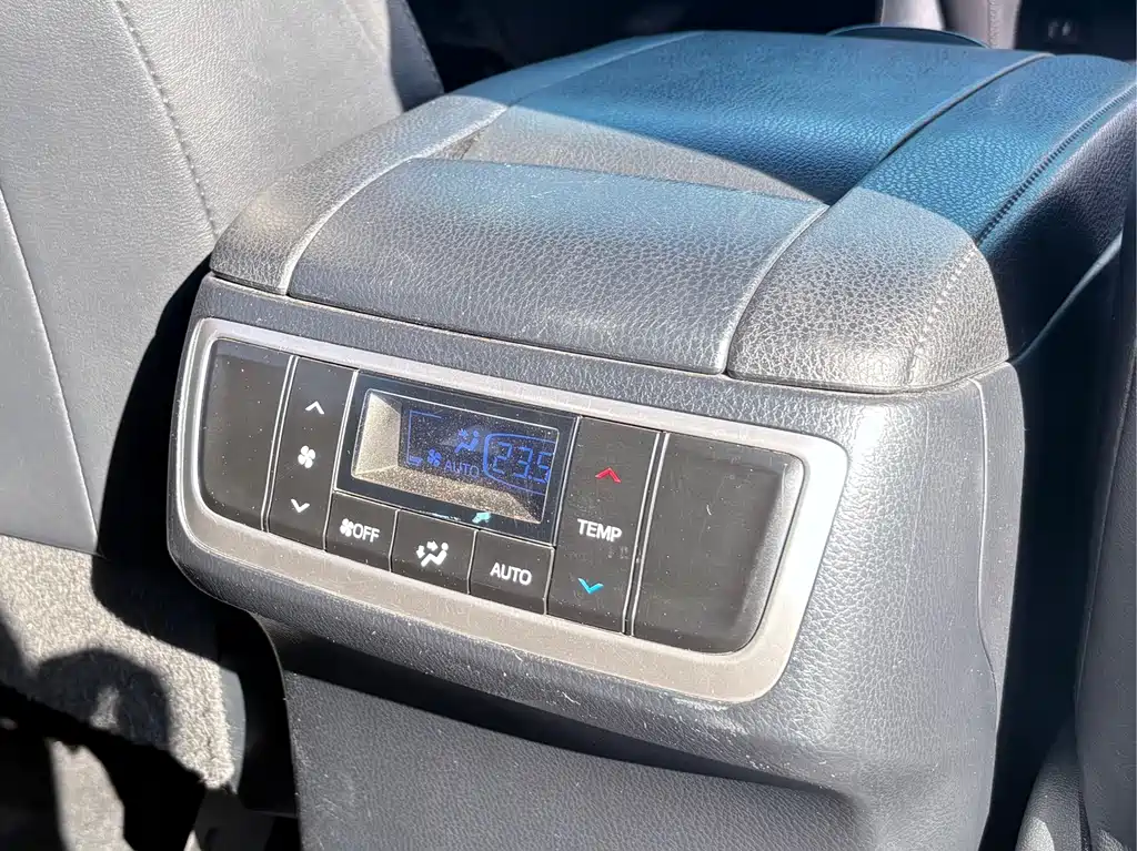 Toyota Toyota Highlander 2015 2.0T AWD Luxury 7-seater 2015 - thumbnail 16
