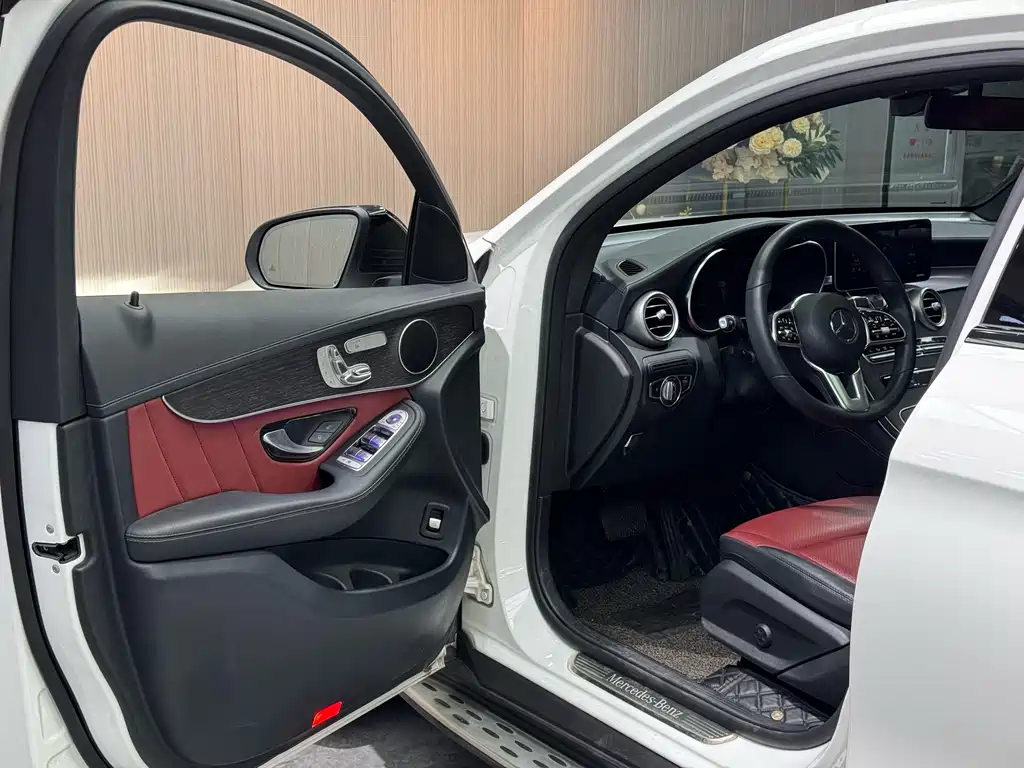 Mercedes-Benz Mercedes-Benz GLC Coupe 2020 GLC 300 4MATIC Coupé SUV 2020 - thumbnail 4