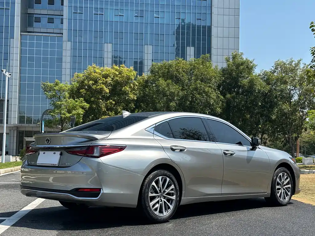 Lexus Lexus ES 2022 200 Excellent Edition 2023 - thumbnail 13