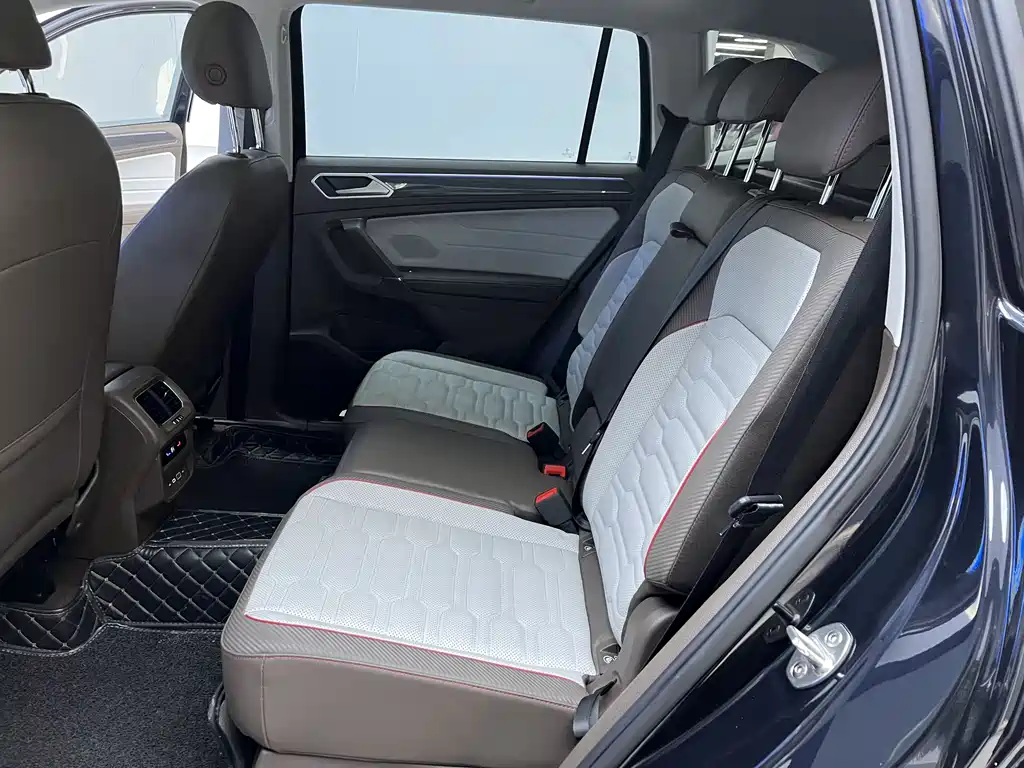 Volkswagen Tiguan L NEV 2022 430PHEV Plug-in Hybrid Flagship Edition 2022 - thumbnail 8