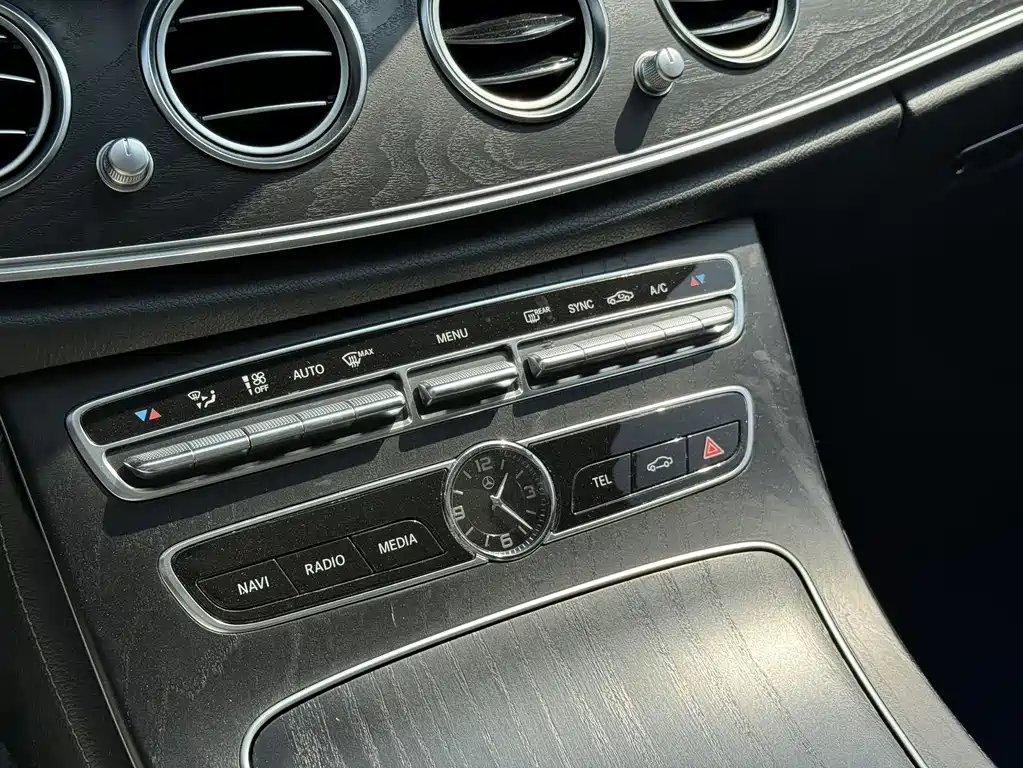 Mercedes-Benz Mercedes-Benz E-Class 2018 E 300 L Sport Style 2018 - thumbnail 13