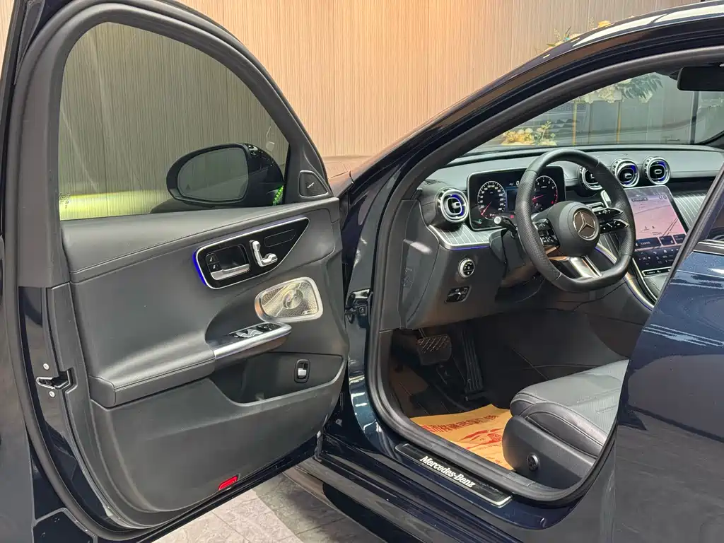 Mercedes-Benz Mercedes-Benz C-Class 2023 Facelift 2 C 260 L Night Sport Edition 2023 - thumbnail 4