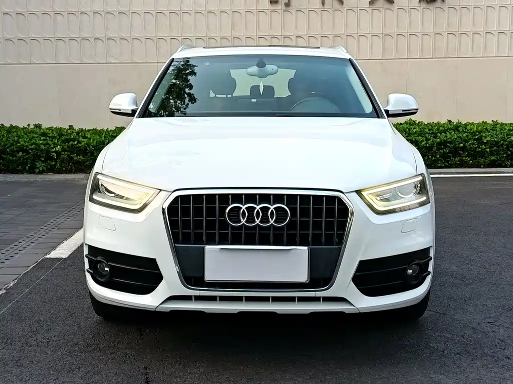 Audi Audi Q3 2016 30 TFSI Premium Collection Edition Intelligent Leading Model 2016 - thumbnail 2