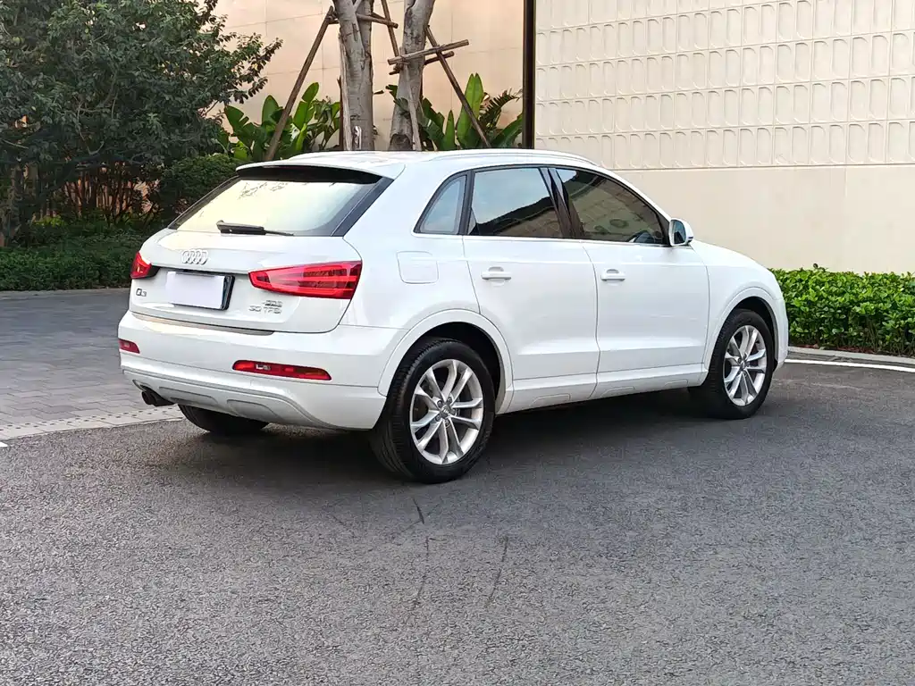 Audi Audi Q3 2016 30 TFSI Premium Collection Edition Intelligent Leading Model 2016 - thumbnail 4