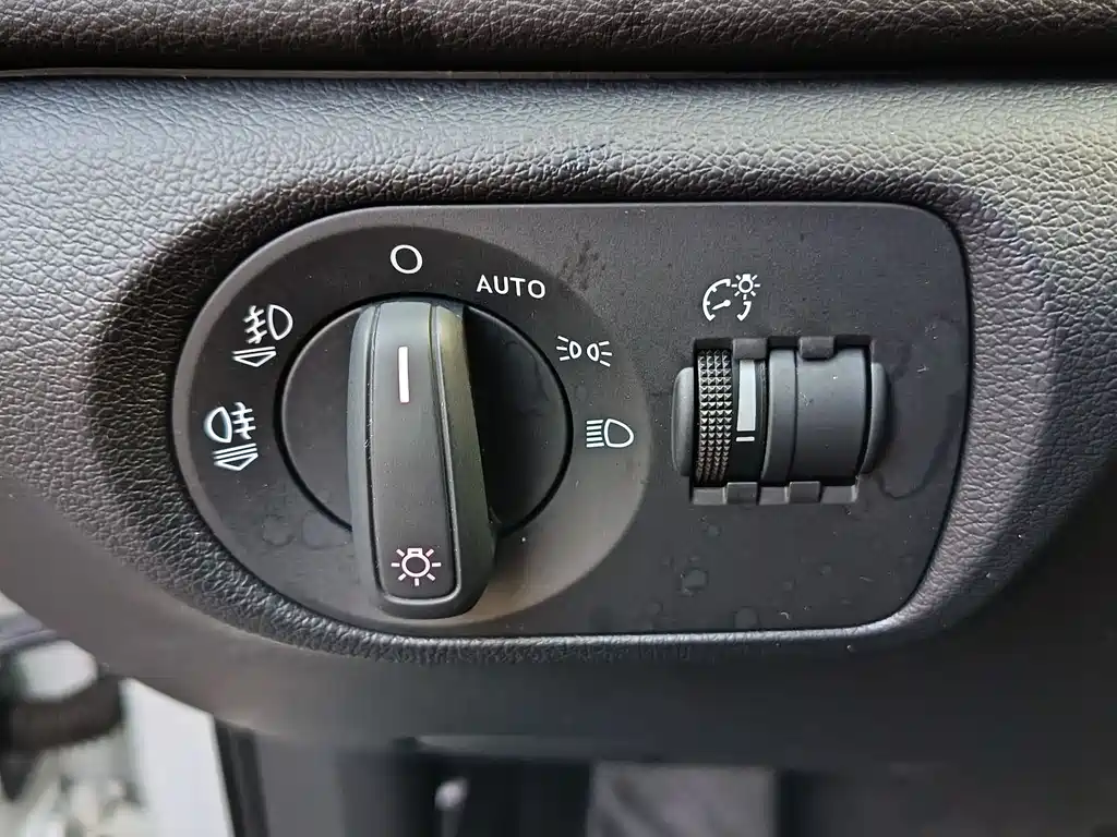 Audi Audi Q3 2016 30 TFSI Premium Collection Edition Intelligent Leading Model 2016 - thumbnail 15