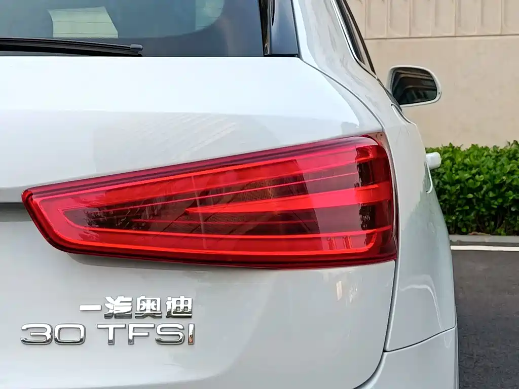 Audi Audi Q3 2016 30 TFSI Premium Collection Edition Intelligent Leading Model 2016 - thumbnail 19