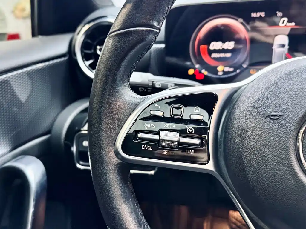 Mercedes-Benz Mercedes-Benz A-Class 2021 A 200 Sport Edition 2021 - thumbnail 2