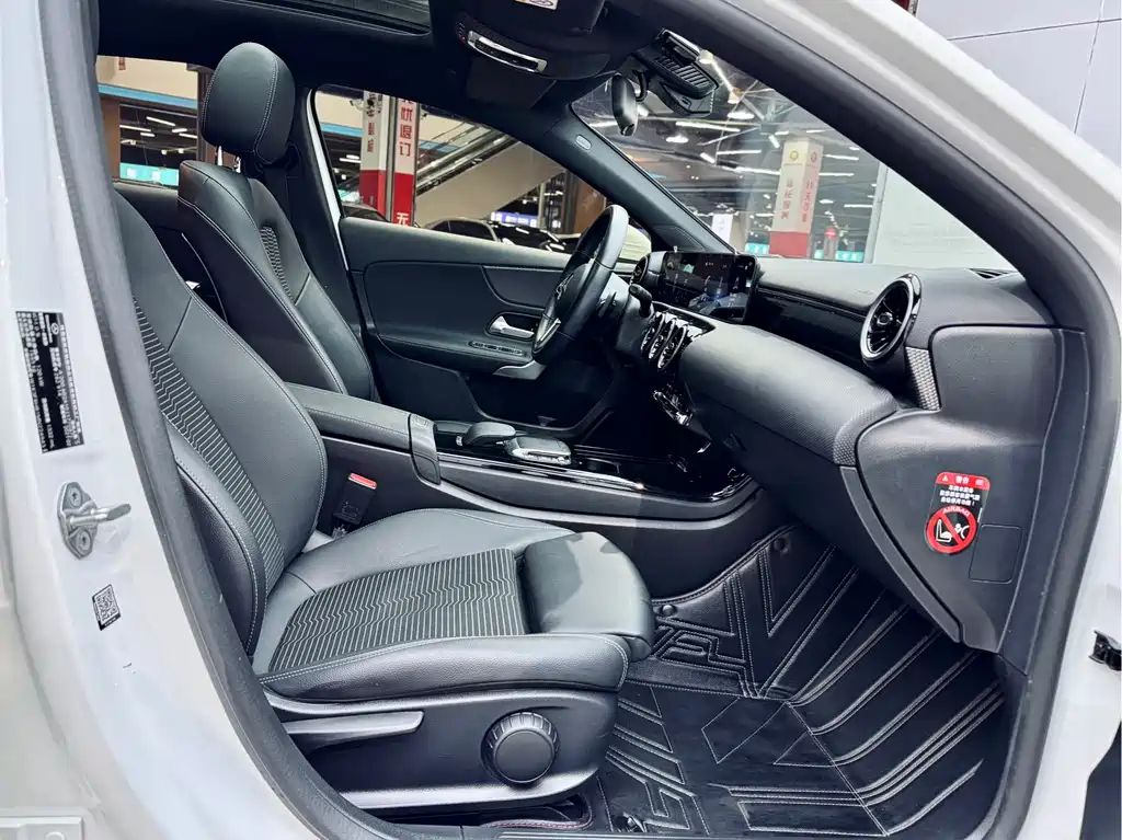 Mercedes-Benz Mercedes-Benz A-Class 2021 A 200 Sport Edition 2021 - thumbnail 3