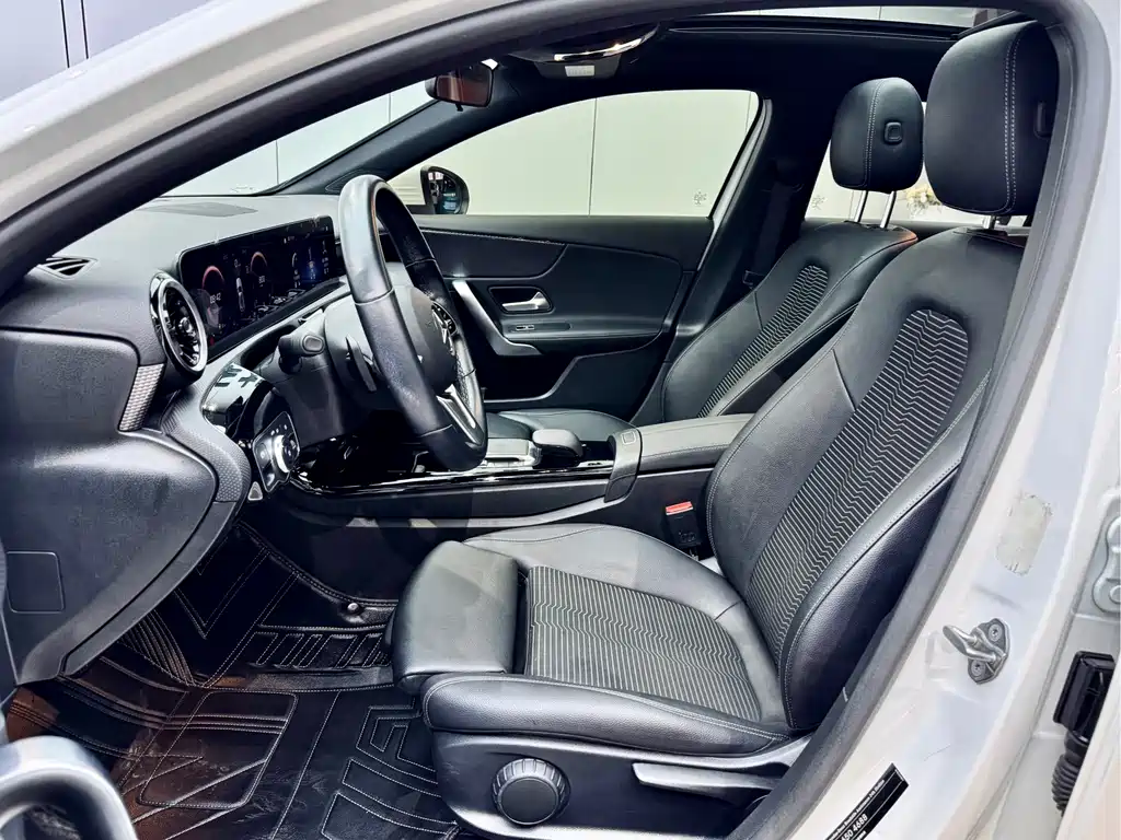 Mercedes-Benz Mercedes-Benz A-Class 2021 A 200 Sport Edition 2021 - thumbnail 9